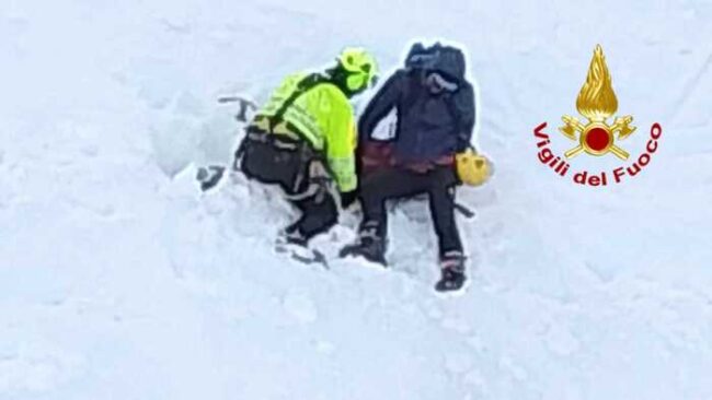 Etna, due escursionisti bloccati nella Valle del Bove: recuperati con elicottero