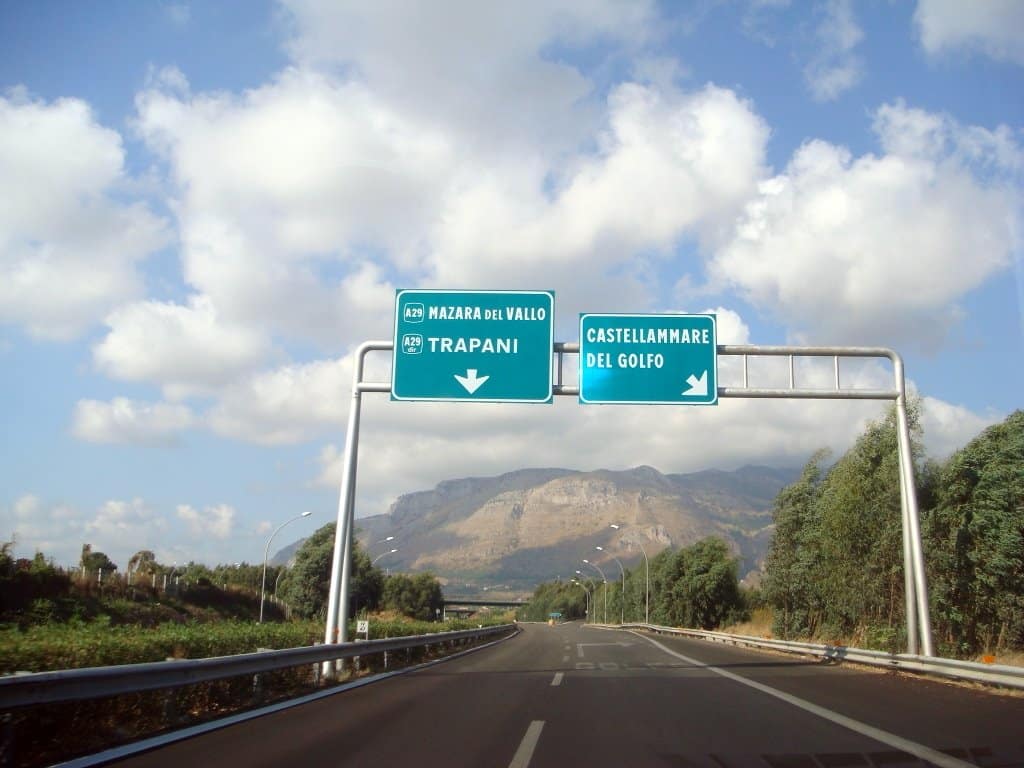 Traffico bloccato sulla Palermo-Mazara del Vallo per un incidente stradale