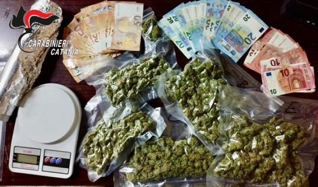 Due arresti oggi a Catania e provincia, c’è chi spaccia e chi insegue l’ex amante