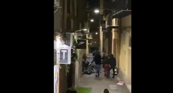Maxi rissa tra giovanissimi in via Pirandello: tra pugni e calci la comunità è sotto shock