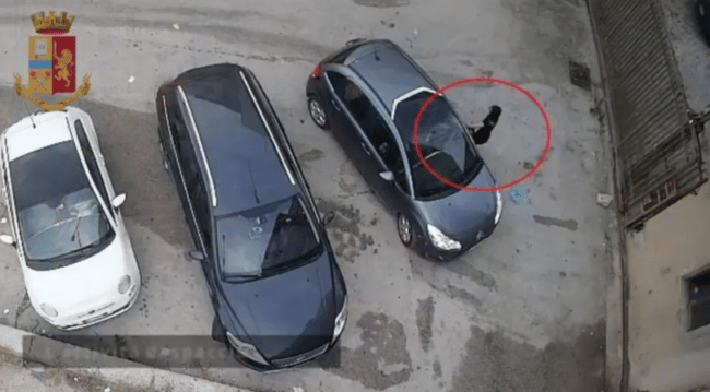 “Gli sbirri sono passati”, vedette e telecamere per monitorare la polizia e poter spacciare