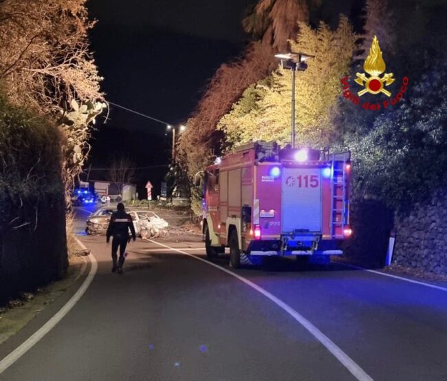 Incidente mortale nel Catanese, madre e figlio uniti nello stesso destino – FOTO