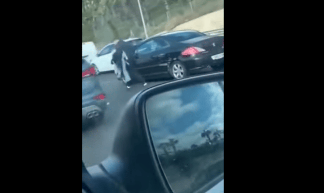 Pioggia di banconote in autostrada, automobilisti “impazziti”. Scene come ne “La casa di carta”