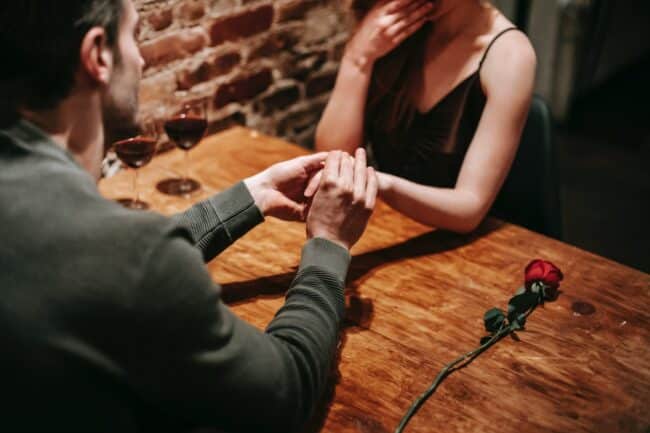 Cena di San Valentino con rissa, dramma per la lentezza del servizio