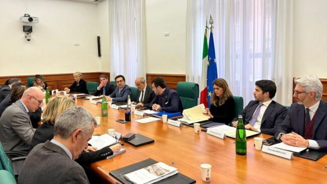 Tavolo tecnico al Mit per il Ponte sullo Stretto: lunedì Salvini incontrerà la commissaria Ue ai Trasporti