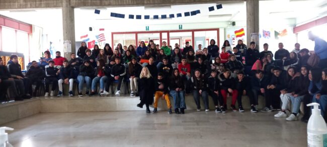 “Smartphone e il lato oscuro dei social media”, incontro alla “Don Bosco” di Catania