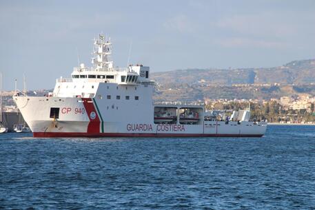 Ancora sbarchi di migranti a Lampedusa, 81 soccorsi dalla Guardia Costiera: continuano i trasferimenti
