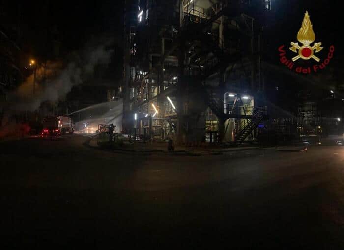 Incendio in una raffineria, dipendente ustionato trasferito in elisoccorso al Cannizzaro