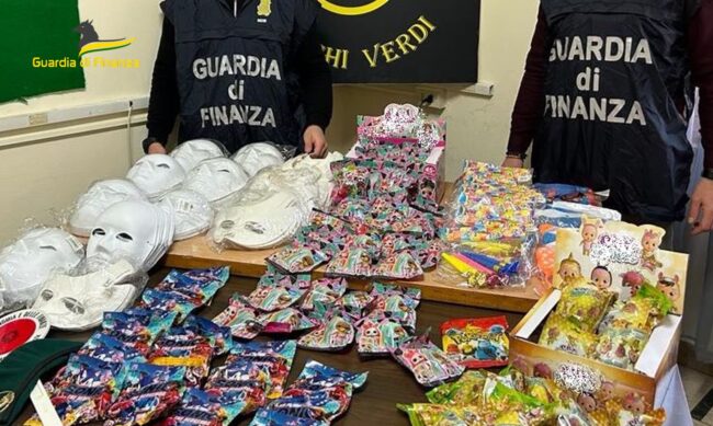 Accessori per il Carnevale, sequestrati 11mila prodotti pericolosi destinati alla vendita