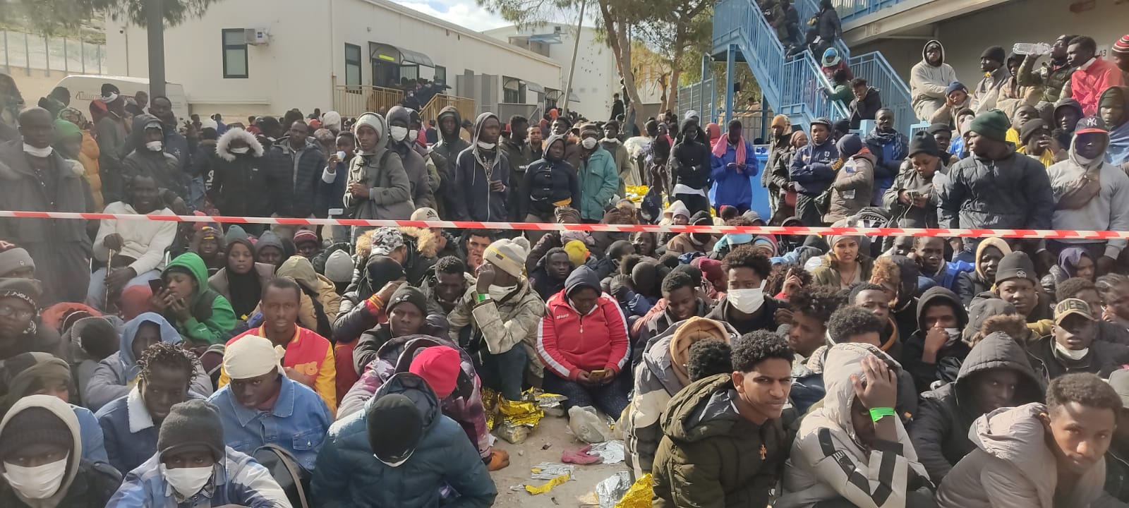 Lampedusa in balìa degli sbarchi, poliziotti allo stremo: la SIAP valuta un esposto