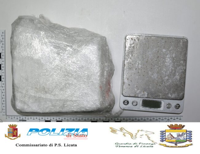 Traffico illecito di droga e furto di energia elettrica, 3 pusher nei guai