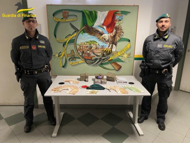 Trovato con oltre tre chili di hashish in un garage: arrestato per spaccio
