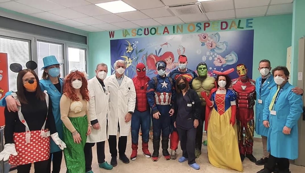 Sorpresa di Carnevale per i bimbi del Garibaldi Nesima: arrivano i supereroi nel reparto di pediatria