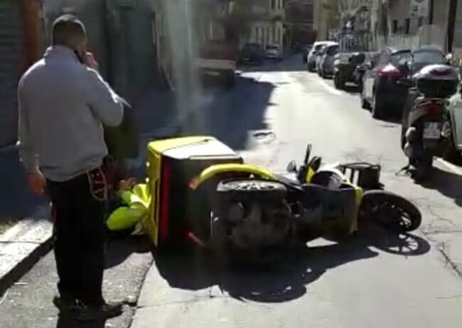 Catania, incidenti e feriti tra i portalettere delle Poste: tutta colpa delle buche