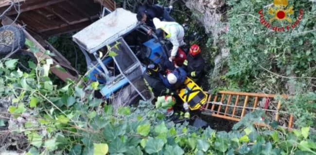 In un burrone col trattore, 63enne al Cannizzaro: intervento per ricostruirgli il volto