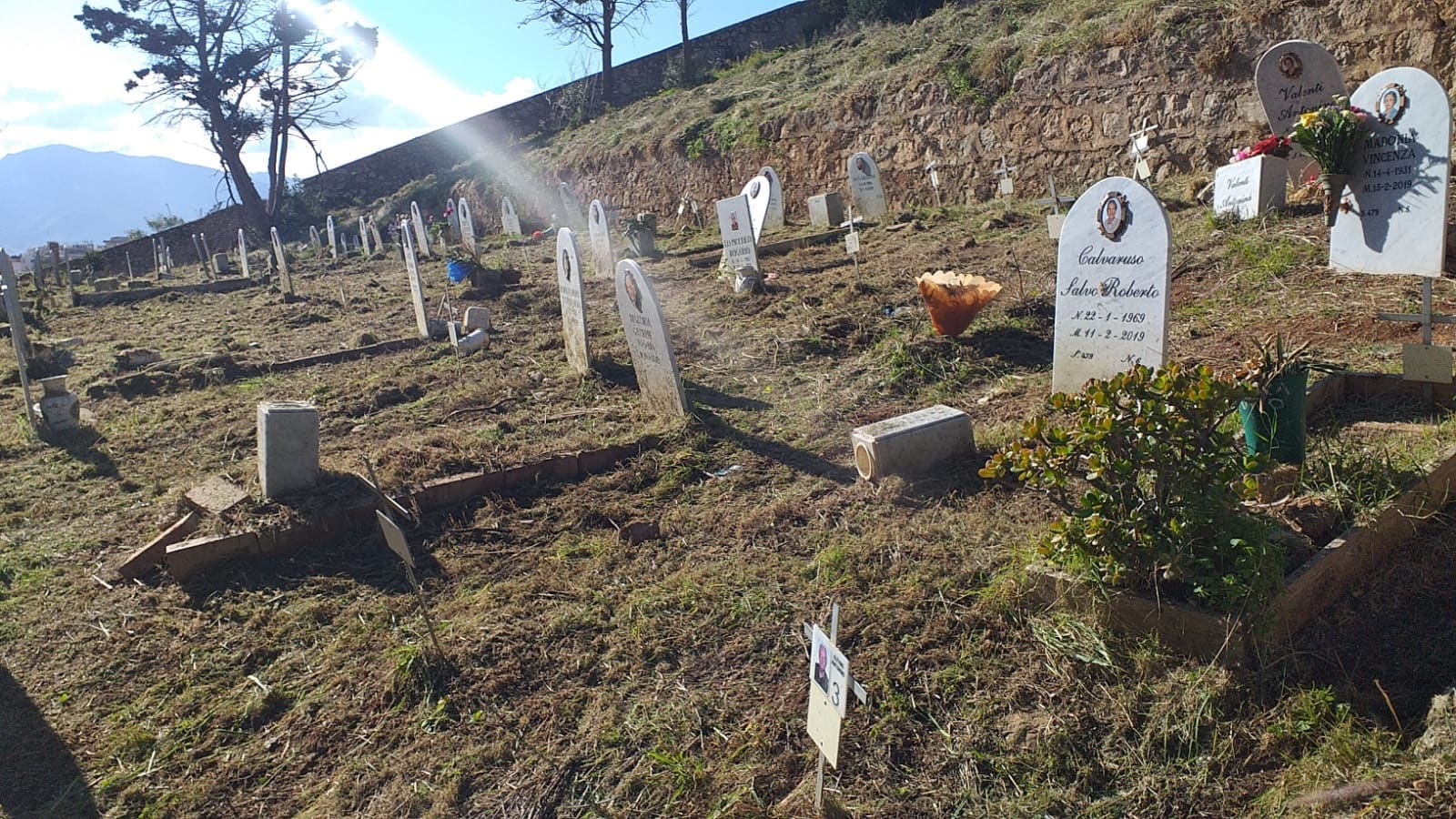 Cimitero dei Rotoli, conclusi i lavori di bonifica: ripulite zone chiuse da 4 anni