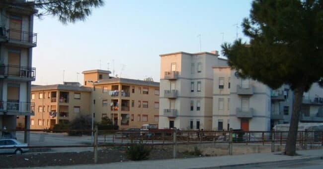 La lite e gli spari nelle case popolari di via Mascagni: pachinese assolto dal reato di duplice tentato omicidio