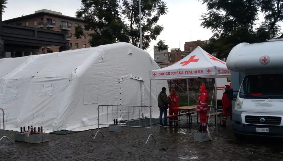 Catania, emergenza freddo: tendone allestito per i senzatetto a Le Ciminiere