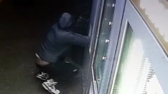 Tentato furto con scasso, guardie giurate bloccano responsabile in azione