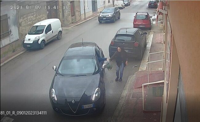 Messina Denaro, si espande la rete di complici: arrestata coppia che ospitava il boss