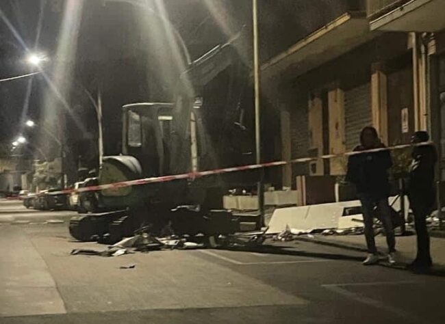 Rubano in un ufficio postale con un escavatore: il caso si ripete a Valverde