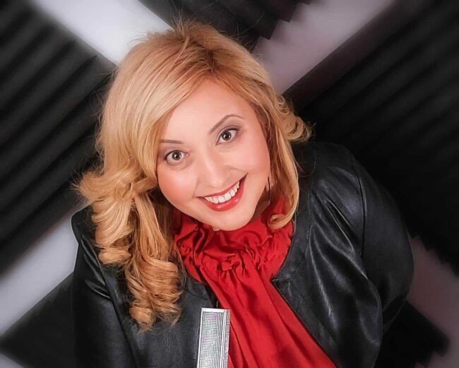 “Senza tempo” è il nuovo singolo della cantante Angela Di Mauro