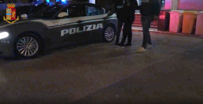 Litiga con il vicino di casa e tenta di ucciderlo: arrestato 44enne – VIDEO