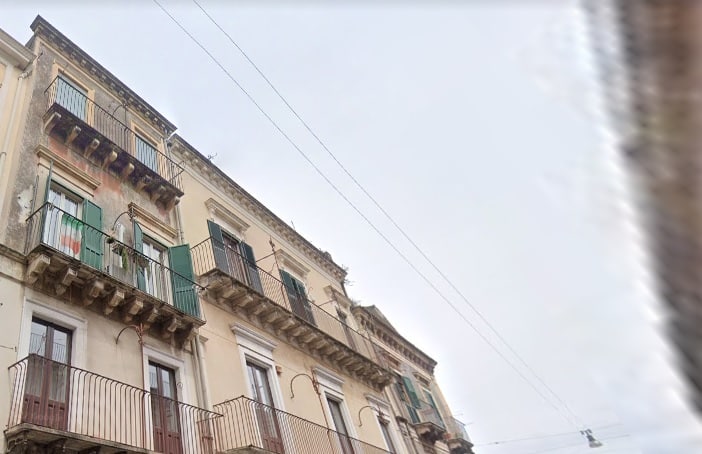 Incendio in un appartamento di via Paolo Vasta: cause ancora ignote
