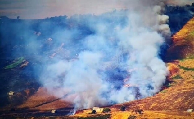 Sicilia martoriata dagli incendi: da Caccamo a Portopalo per poi finire alle Eolie