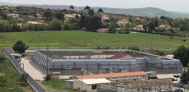 Incendio al Centro per i rimpatri di Pian del Lago, ospiti appiccano fuoco per protesta