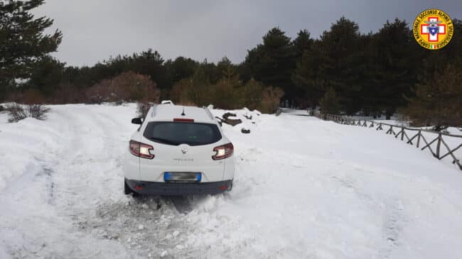 Paura sull’Etna, genitori e bimbo di 5 mesi bloccati sulla neve