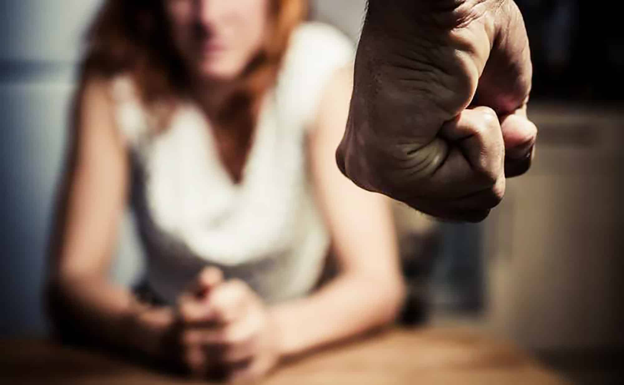 Catania, litiga con la moglie e picchia brutalmente con un bastone i figlioletti: arrestato 44enne