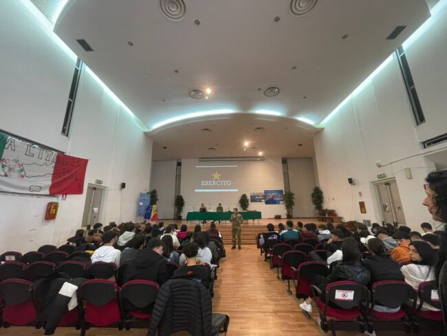 Sinergia tra la Forza Armata dell’Esercito Italiano di Catania e gli studenti del “Gemmellaro”