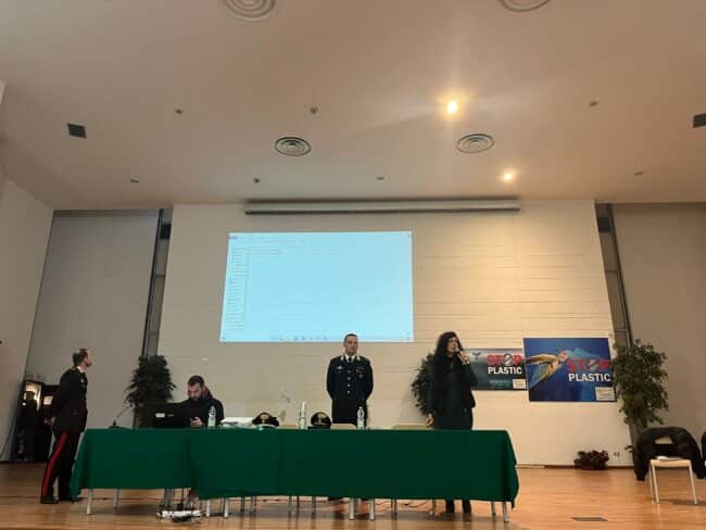 Gli studenti del “Gemmellaro” di Catania incontrano rappresentanti dell’Arma dei Carabinieri