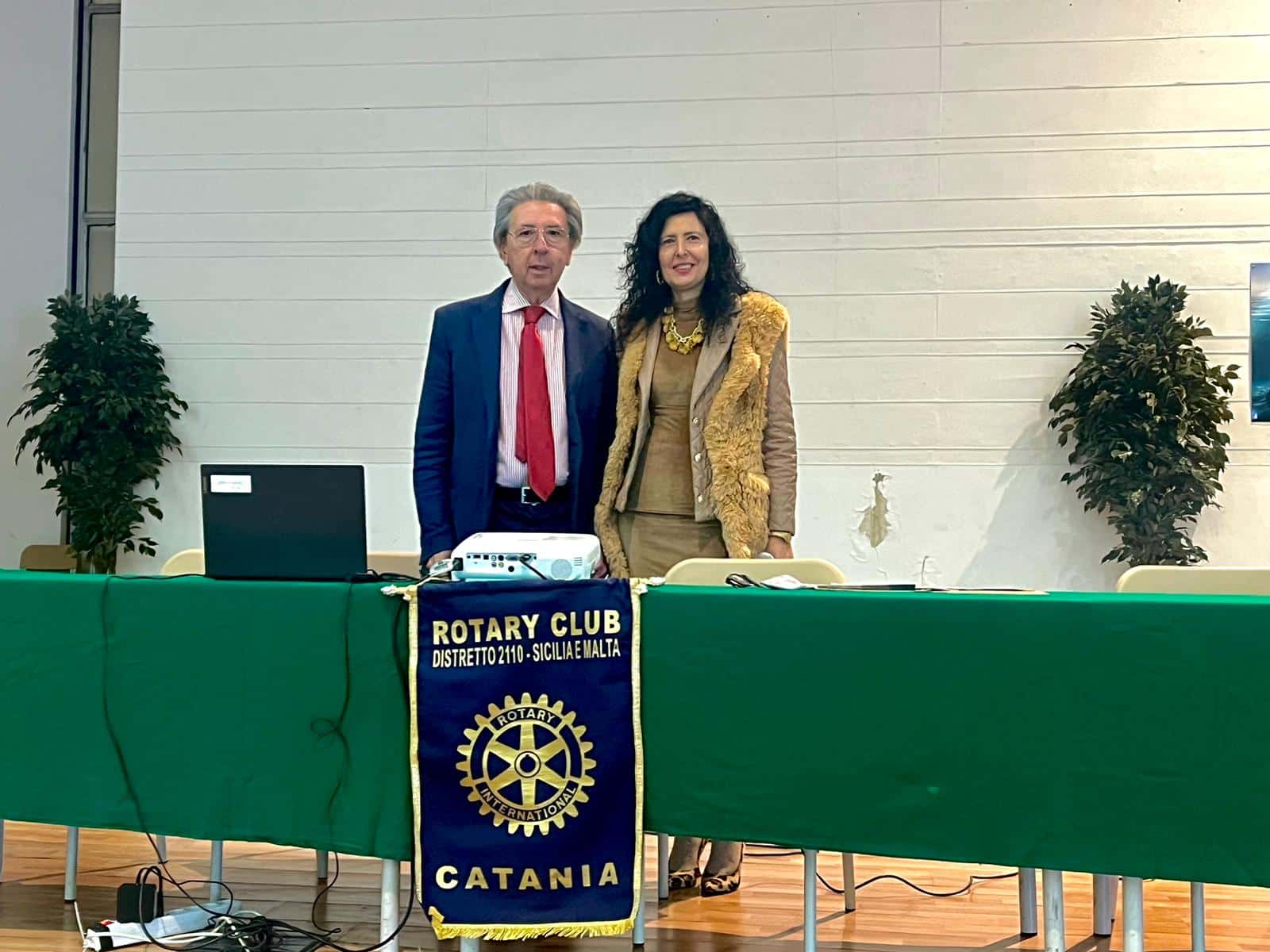 Catania, il prof. Milazzo del Rotary Club incontra gli studenti del Gemmellaro per parlare di Costituzione