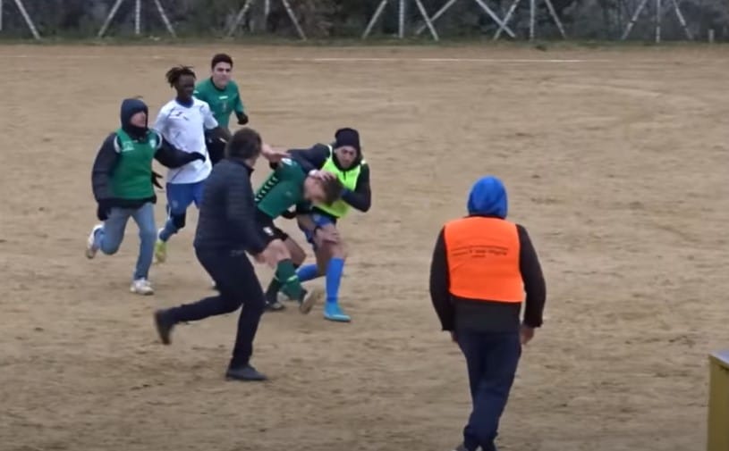 Far West in campo a Villarosa: arbitro aggredito alla fine di una partita di Promozione – VIDEO
