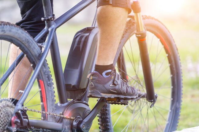 Violento impatto suv contro bicicletta, ferito 13enne a bordo del mezzo a due ruote