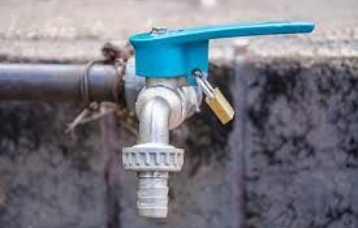 Allaccio abusivo alla rede idrica, si collegavano alla cisterna condominiale senza autorizzazione: 2 assoluzioni