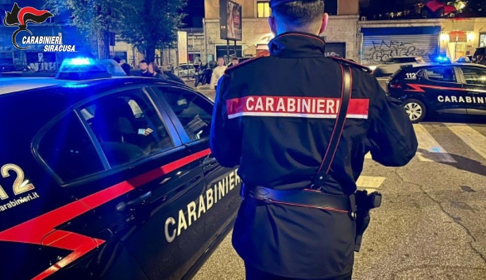Incendia furgone con del liquido infiammabile, 38enne beccato dai carabinieri