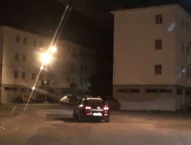Preparava le dosi di crack in casa per poi spacciarle: arrestata una giovane donna