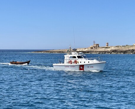 Soccorso barchino senza motore: “L’hanno rubato”