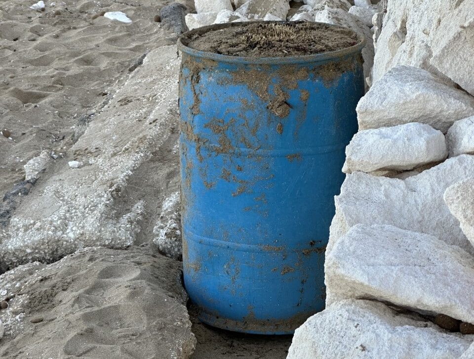 Ritrovato fusto in metallo nei pressi della spiaggia di Marina di Priolo