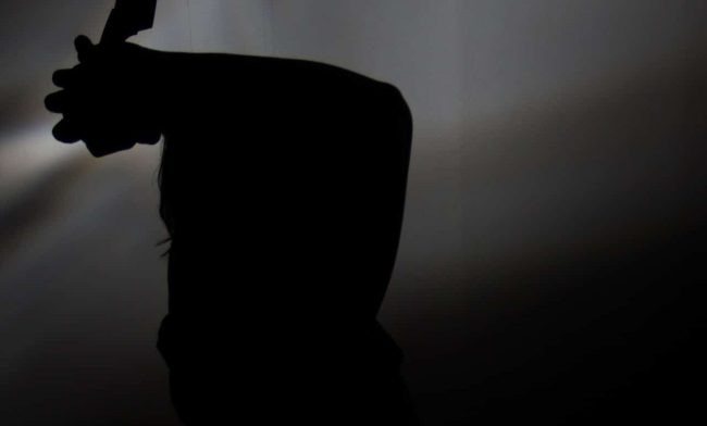 Relazione tra giovanissimi finisce a coltellate tra famiglie, grave un ragazzo