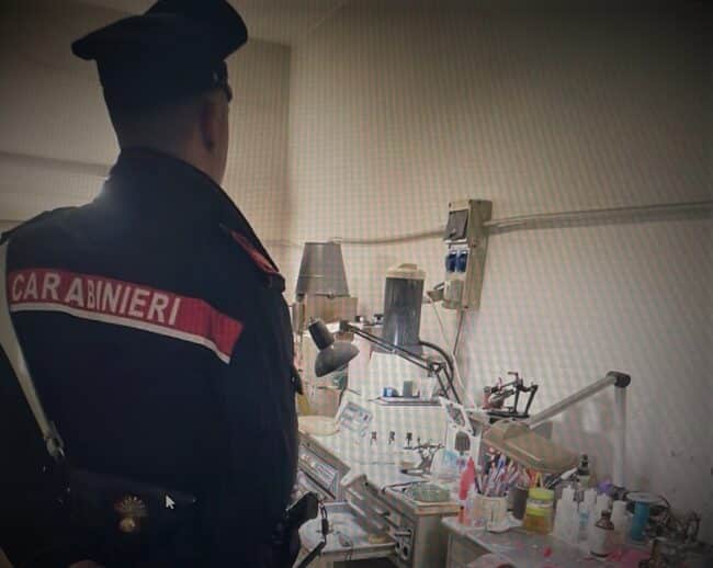 Blitz in un laboratorio odontotecnico, chiuso per mancanza di autorizzazioni e scarsa igiene