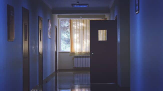 Bambina con febbre alta muore in ospedale: 6 medici indagati, domani l’autopsia