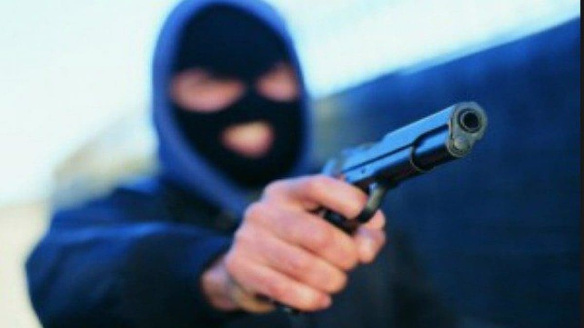 Rapina in banca con ostaggi chiusi in uno sgabuzzino: arrestati 3 palermitani