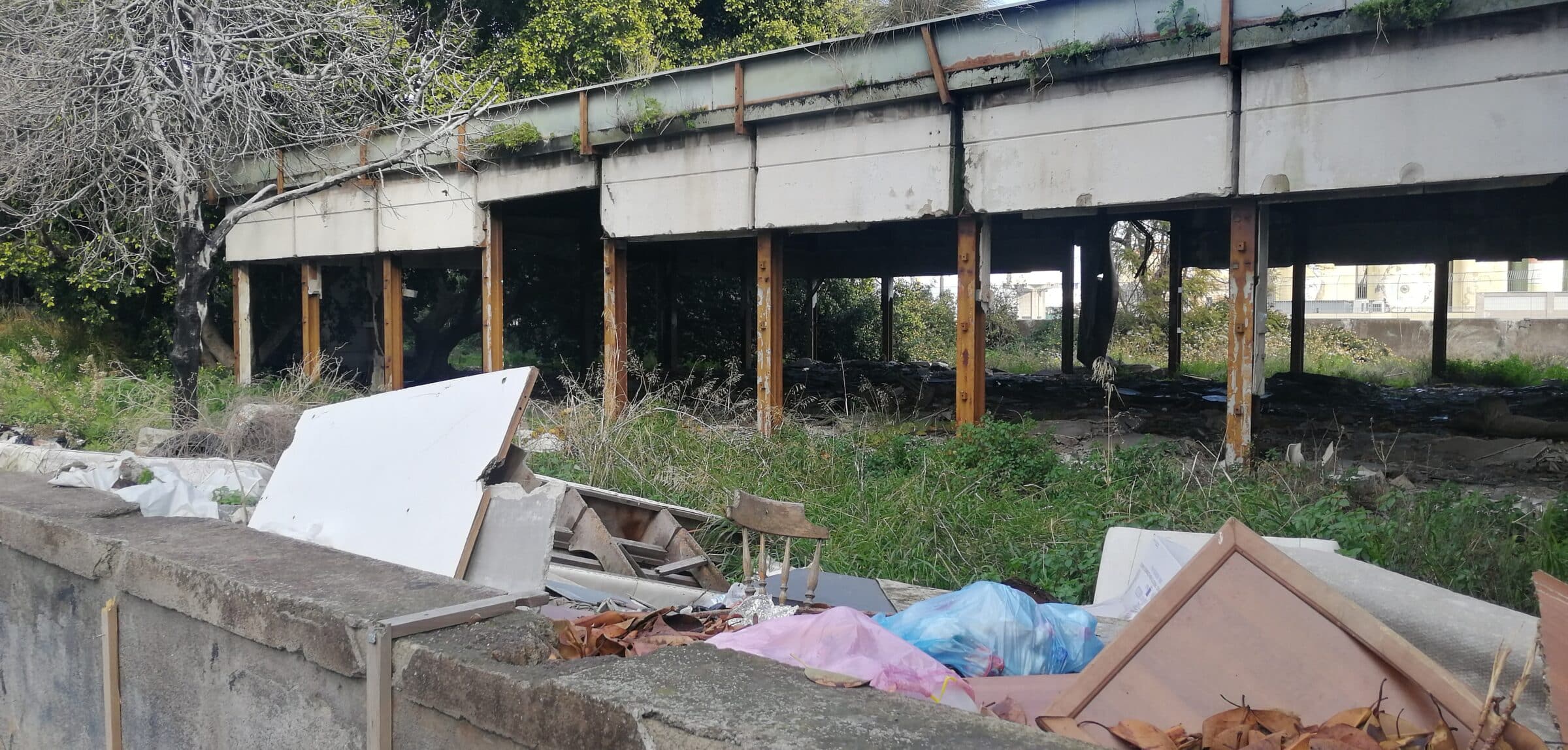 Ex asilo di via Toledo diventato bomba ecologica di rifiuti: il piano per risollevare l’area