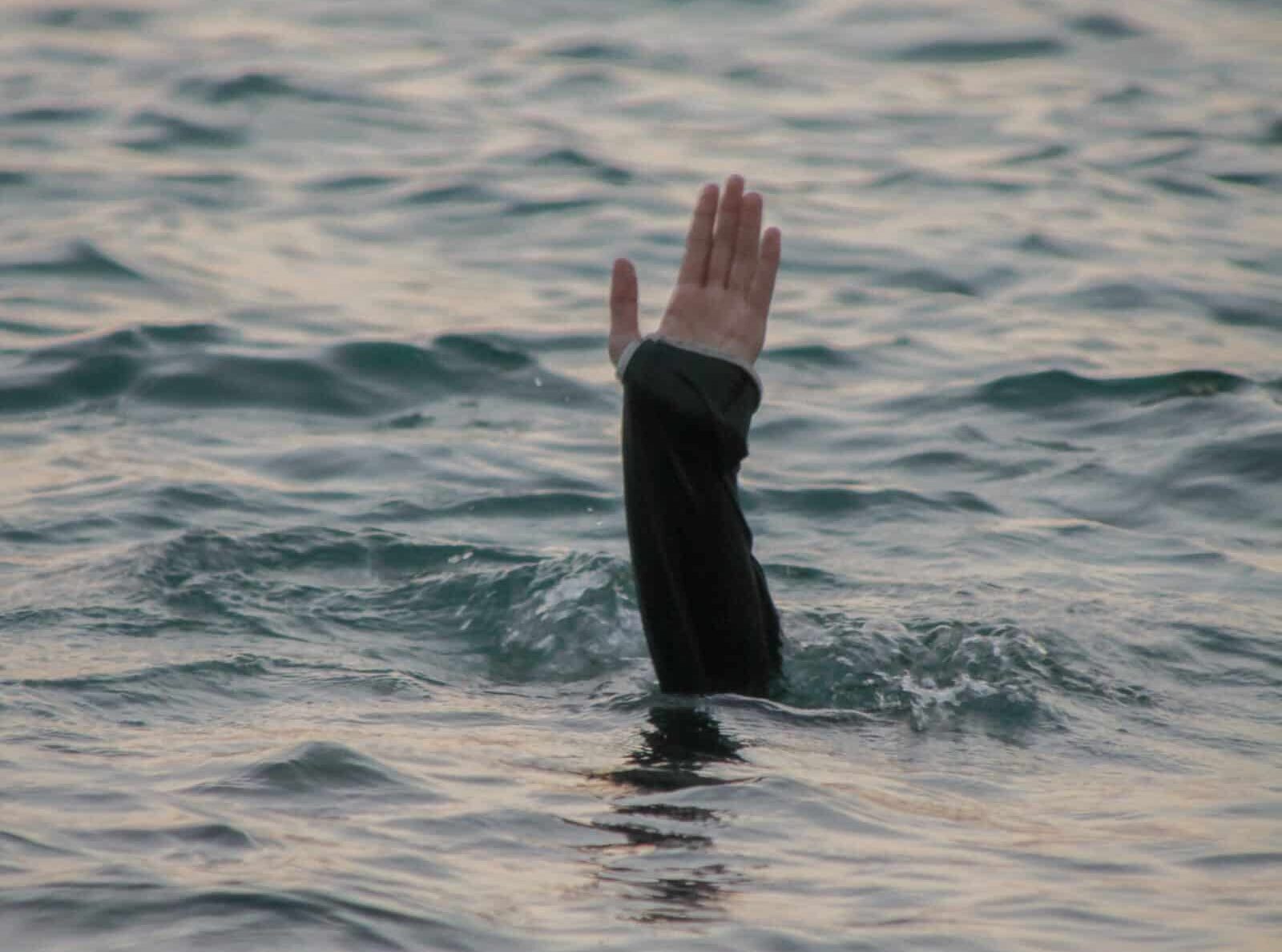 Ancora una tragedia in mare, barcone si rovescia: annegate e disperse 47 persone