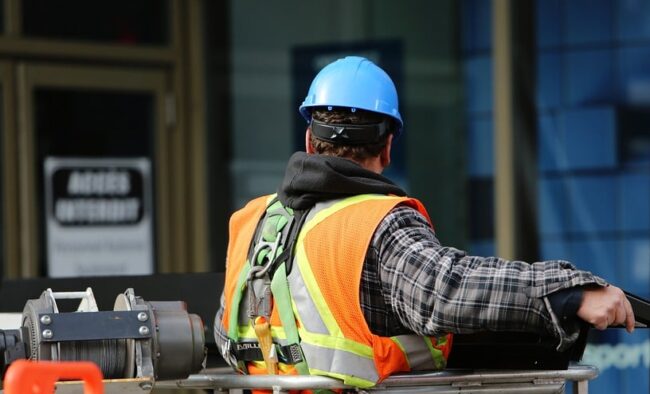 Siracusa, nuovo incidente sul lavoro: uomo precipita da cinque metri di altezza