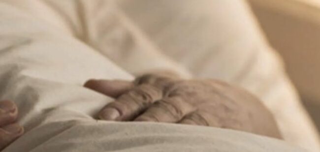 Ennesima tragedia della solitudine in Sicilia, uomo trovato cadavere in casa: morto da almeno venti giorni